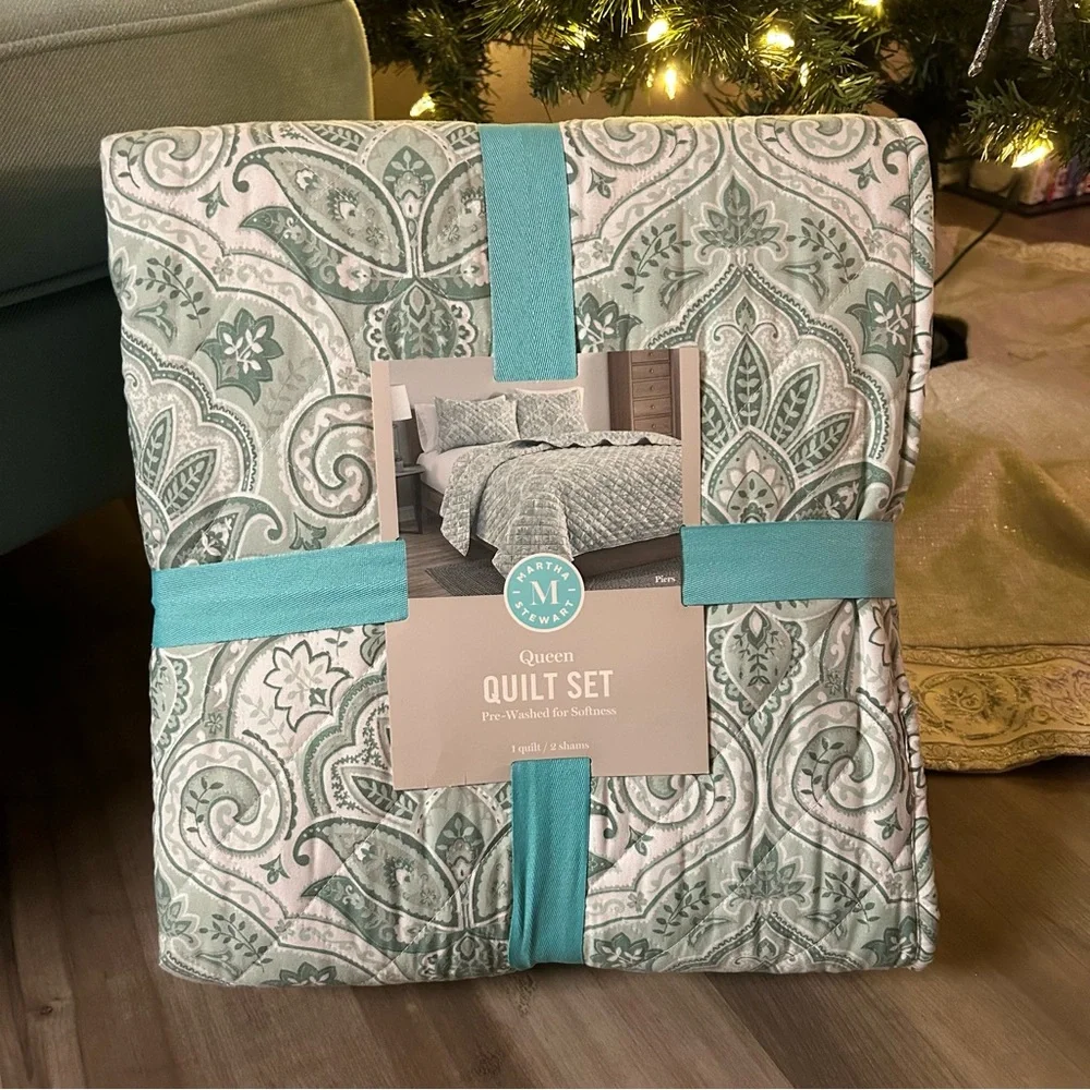 Martha Stewart Queen Quilt Set - Picture 1 of 4